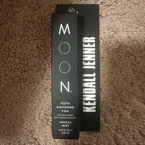 Kendall Jenner Moon Whitening Pen